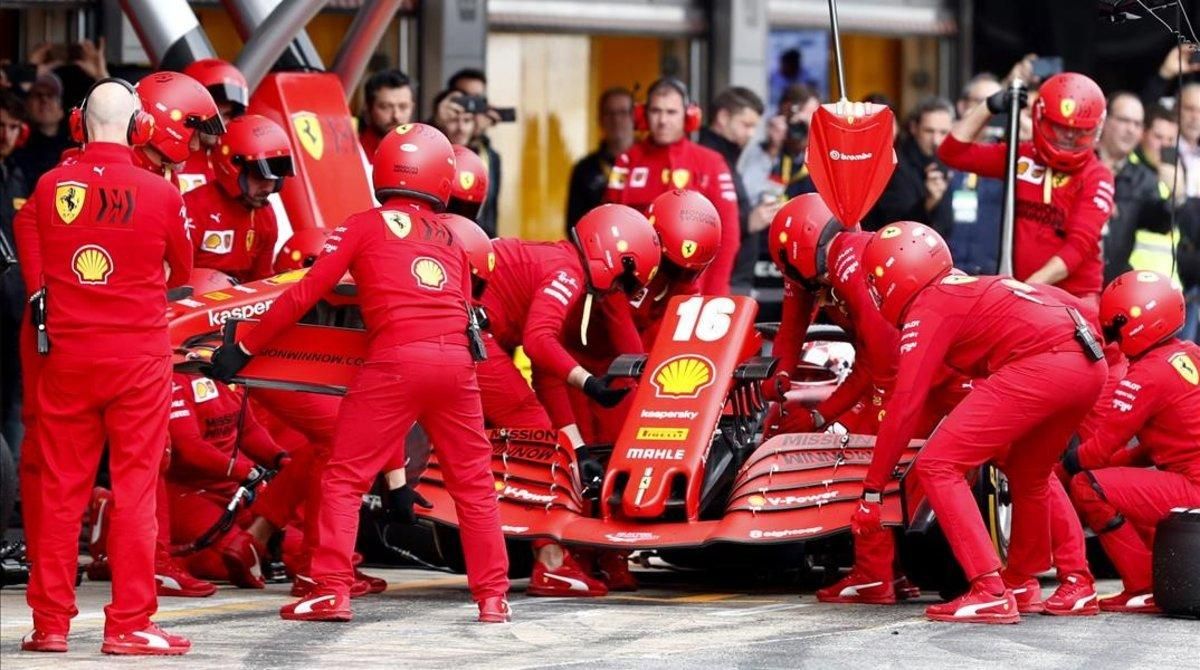 El equipo Ferrari practica en el circuito de Montmeló. El equipo Ferrari practica en el circuito de Montmeló.