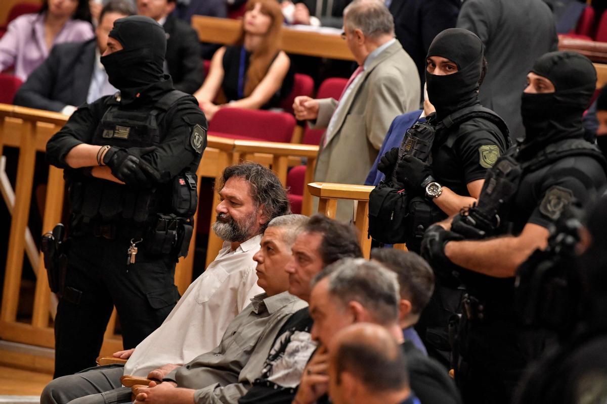 Los líderes del partido neonazi griego Amanecer Dorado vuelven a juicio.