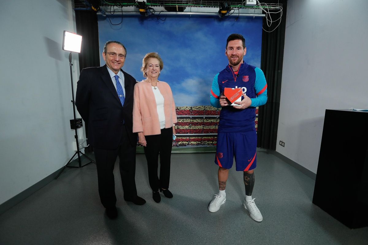 Javier Moll, Arantza Sarasola y Leo Messi en la entrega de los Premios Valores del Deporte Javier Moll, Arantza Sarasola y Leo Messi en la entrega de los Premios Valores del Deporte