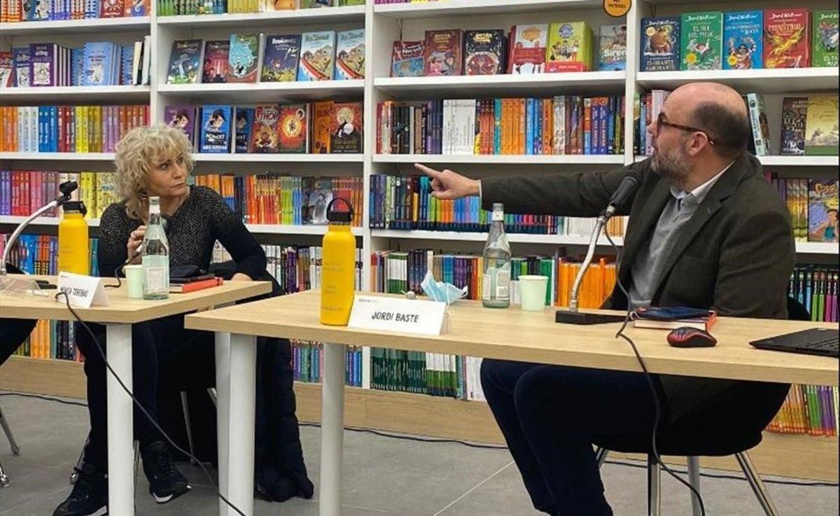 Mònica Terribas y Jordi Basté, durante la presentación del último libro del periodista. Mònica Terribas y Jordi Basté, durante la presentación del último libro del periodista.