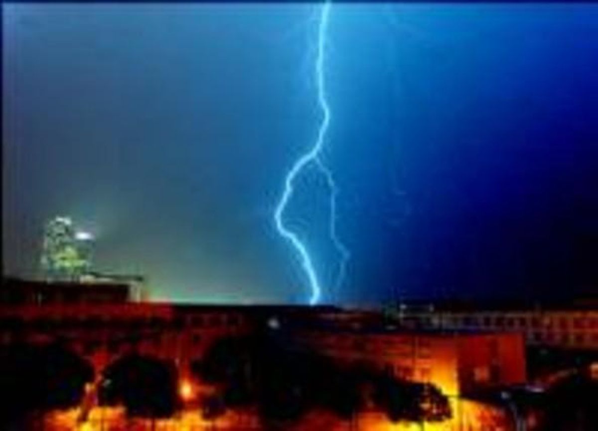 Espectacular tormenta, con relámpagos, sobre Barcelona. Espectacular tormenta, con relámpagos, sobre Barcelona.