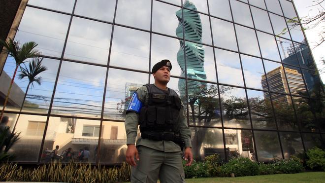 Fiscalía panameña allana oficinas de Mossack Fonseca por papeles de Panamá