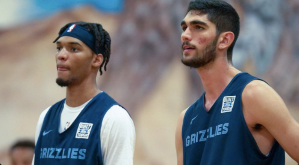 Santi Aldama, a la derecha de la imagen, en la liga de verano con los Grizzlies Santi Aldama, a la derecha de la imagen, en la liga de verano con los Grizzlies