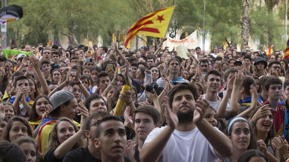 Manifestación en la plaza de la Universitat de Barcelona, el martes.