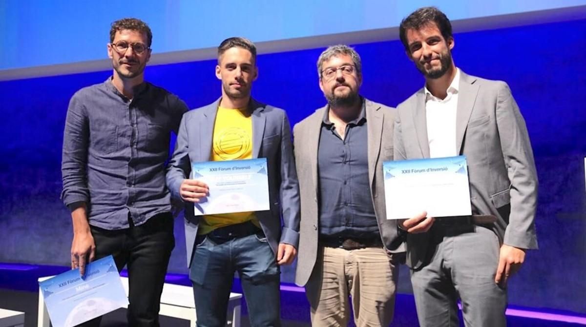 Diego Fernández, segundo por la derecha, con los ganadores del premio. Diego Fernández, segundo por la derecha, con los ganadores del premio.