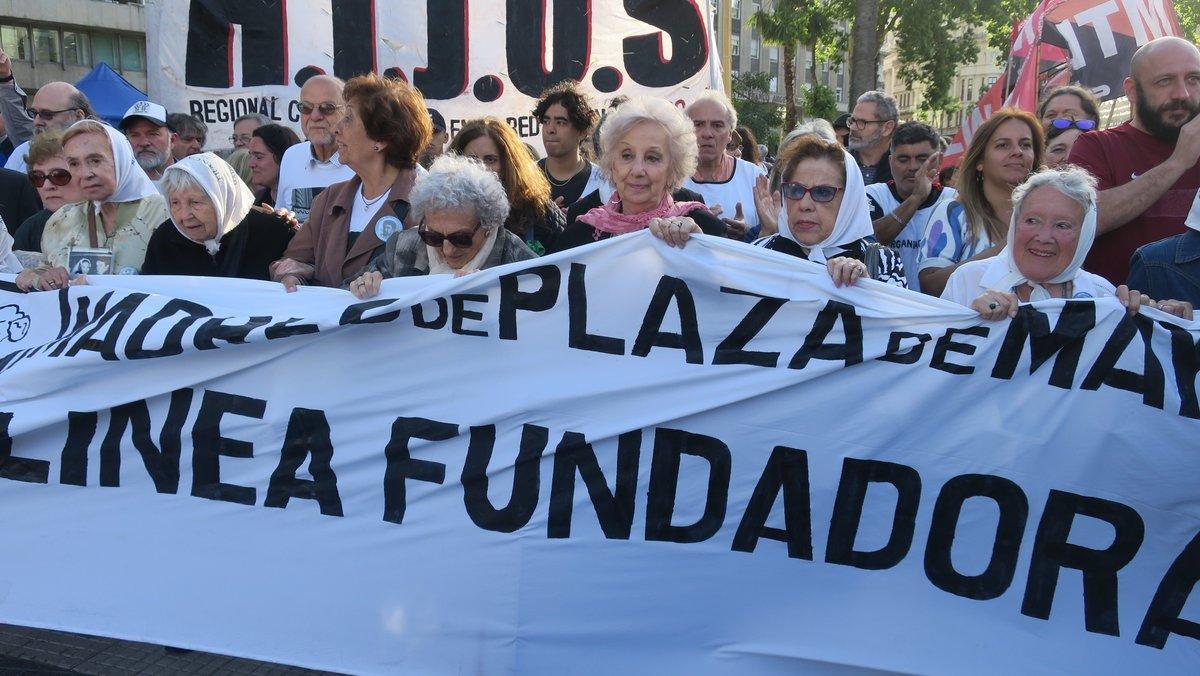 Madres de Plaza de Mayo siguen en pie de lucha
