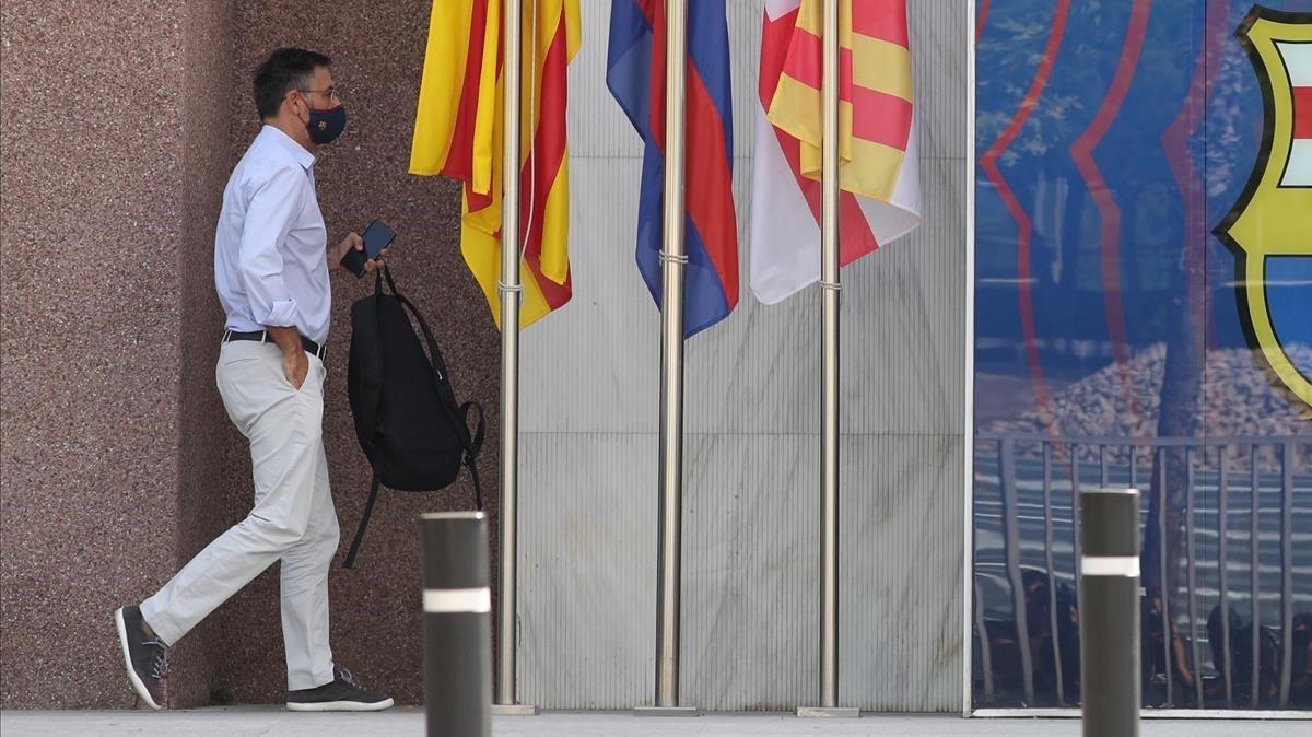 Bartomeu, a su llegada a las oficinas del Camp Nou para la reunión de la junta directiva.