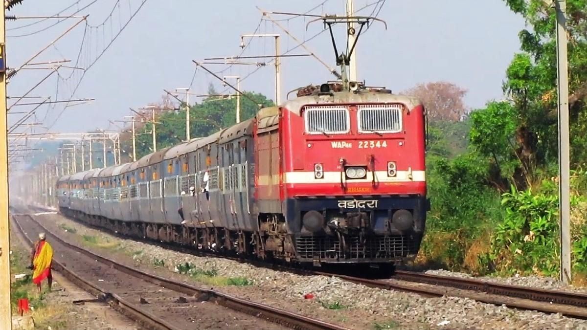 Fotograma donde se puede observar un tren indio. Fotograma donde se puede observar un tren indio.