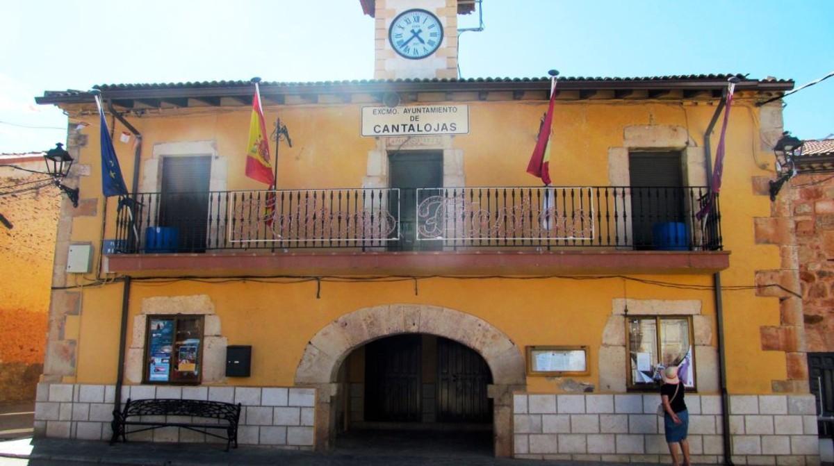 Ayuntamiento de Cantalojas, municipio de la provincia de Guadalara.