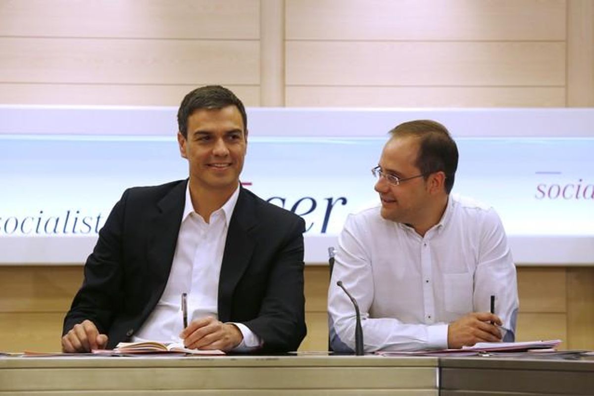 Pedro Sánchez y César Luena. Pedro Sánchez y César Luena.