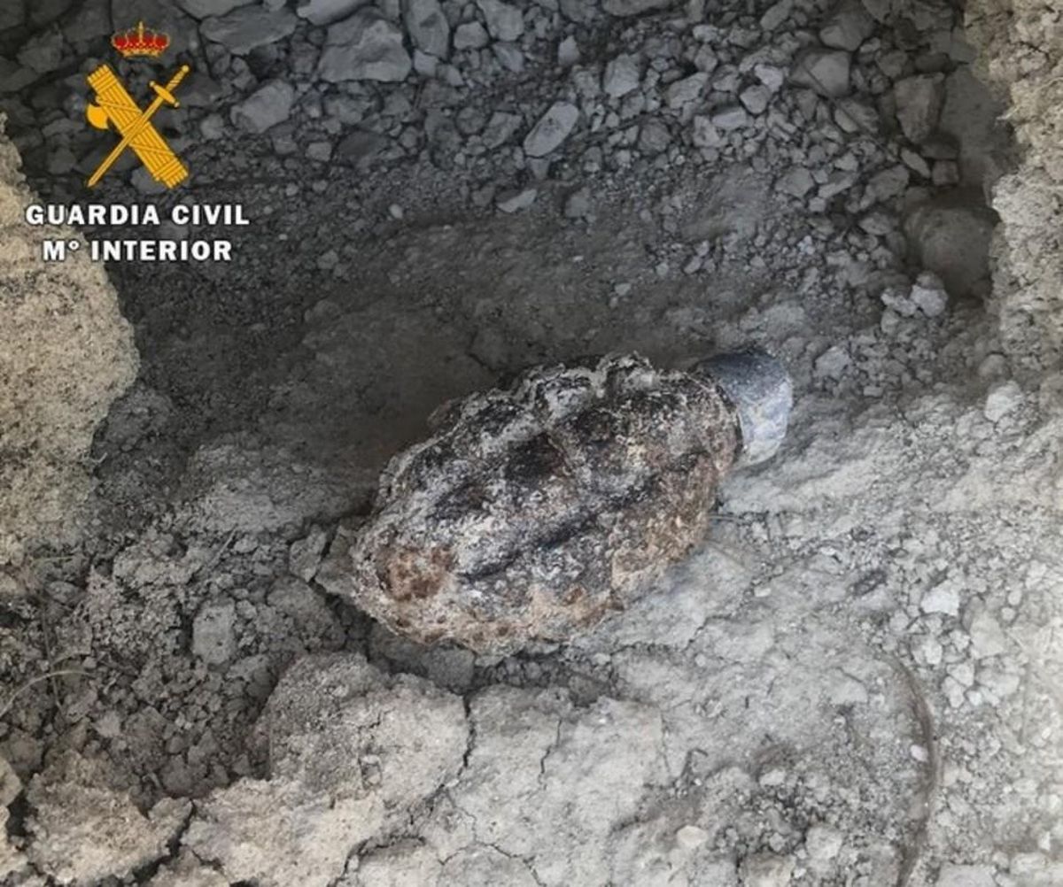 Granada de mano sin detonar de la Guerra Civil encontrada en Zaratán, Valladolid. Granada de mano sin detonar de la Guerra Civil encontrada en Zaratán, Valladolid.