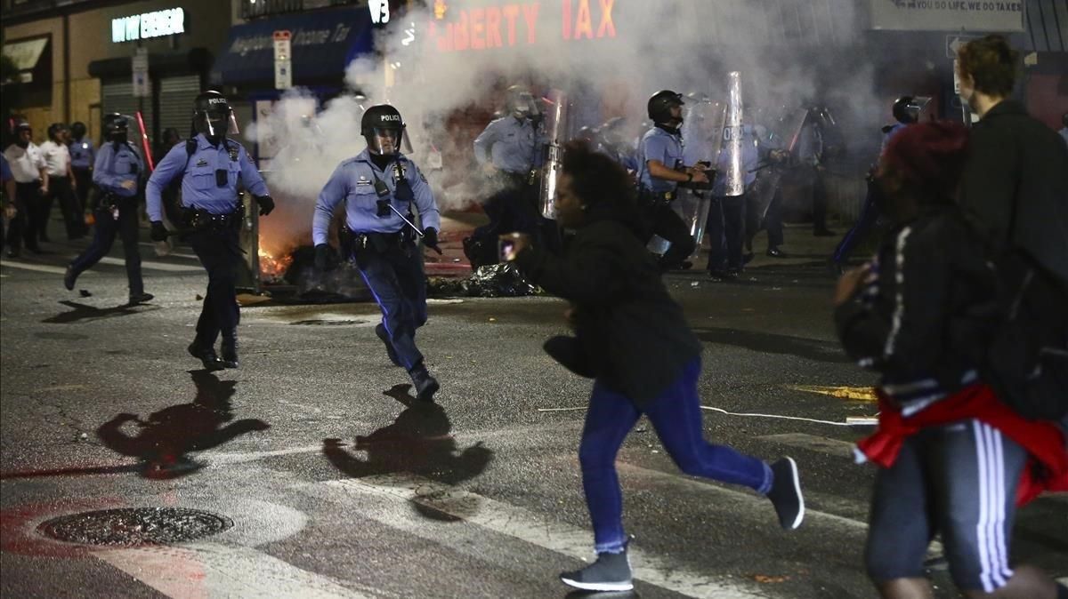 Protestes a Filadèlfia per la mort d'un home negre pels trets de la policia Protestes a Filadèlfia per la mort d'un home negre pels trets de la policia