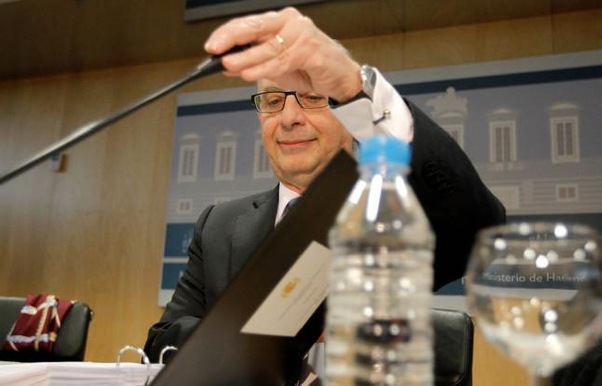 Montoro, durante la reunión con los consejeros de las distintas comunidades autónomas, celebrada en la sede del ministerio, este jueves. Montoro, durante la reunión con los consejeros de las distintas comunidades autónomas, celebrada en la sede del ministerio, este jueves.