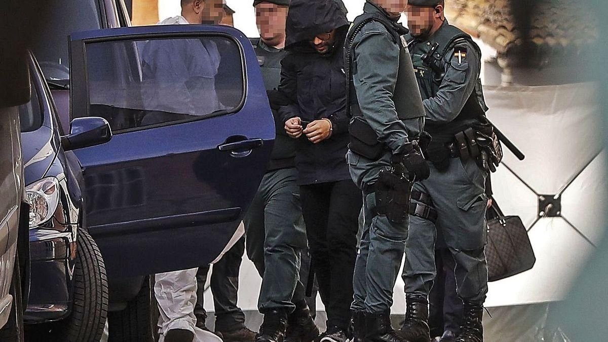 Jorge Ignacio P. J., el día que fue llevado al registro de su casa en Manuel, en diciembre de 2019. Jorge Ignacio P. J., el día que fue llevado al registro de su casa en Manuel, en diciembre de 2019.