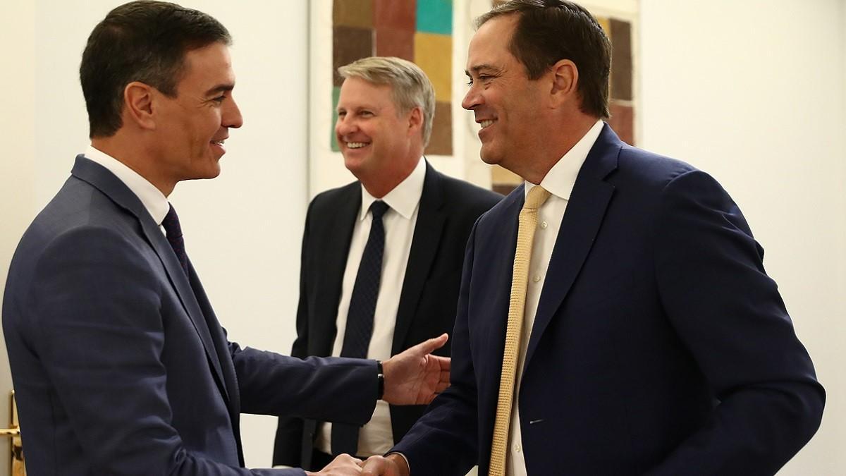 El presidente del Gobierno, Pedro Sánchez, con el presidente y consejero delegado de Cisco, Chuck Robbins. El presidente del Gobierno, Pedro Sánchez, con el presidente y consejero delegado de Cisco, Chuck Robbins.