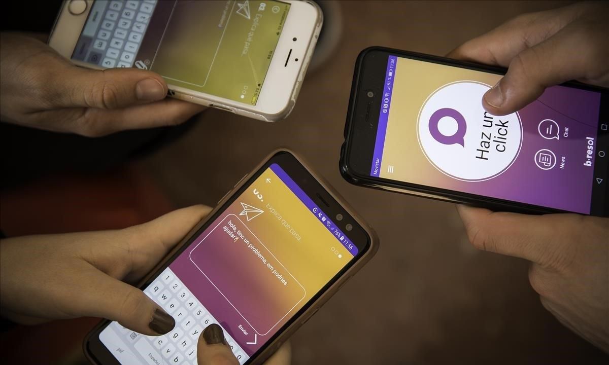 La aplicación B-Resol que emplea la escuela Virolai de Barcelona. Medio centenar de escuelas de Catalunya y Andorra ya usan esta ’app’ para luchar contra el ’bullying’ y el ’ciberbullying’. La aplicación B-Resol que emplea la escuela Virolai de Barcelona. Medio centenar de escuelas de Catalunya y Andorra ya usan esta ’app’ para luchar contra el ’bullying’ y el ’ciberbullying’.
