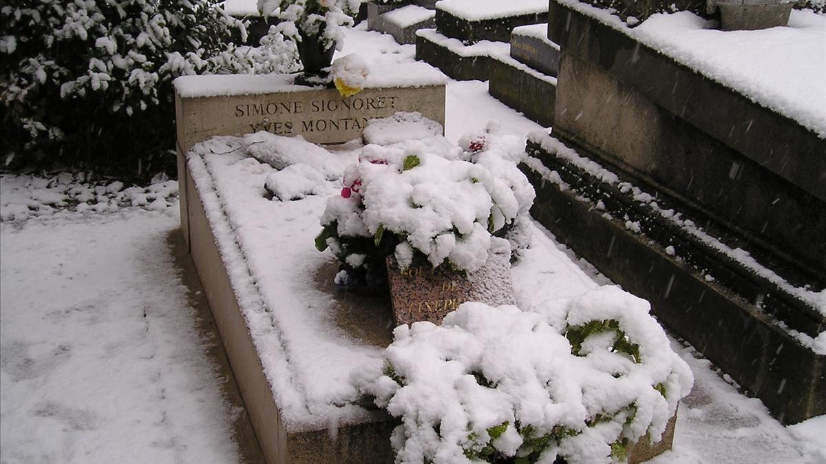 La tumba de Yves Montand y Simone Signoret, en el cementerio parisino de Père-Lachaise.