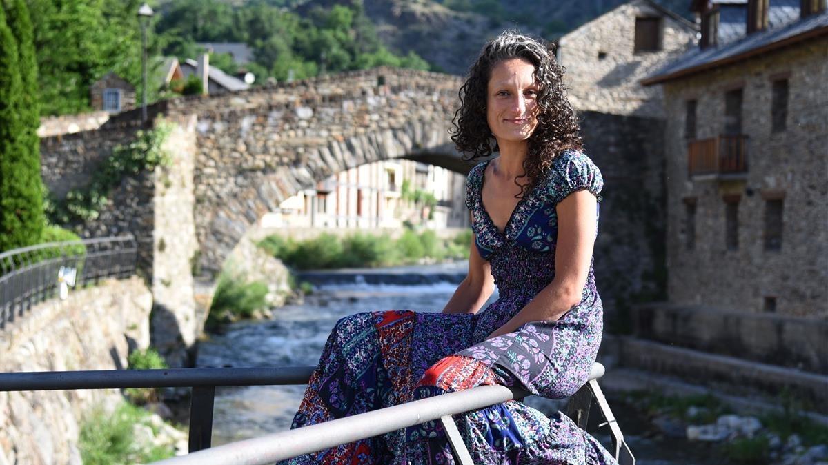 Noemí Busquets: "El dialecto y la danza me integraron en el Pallars"