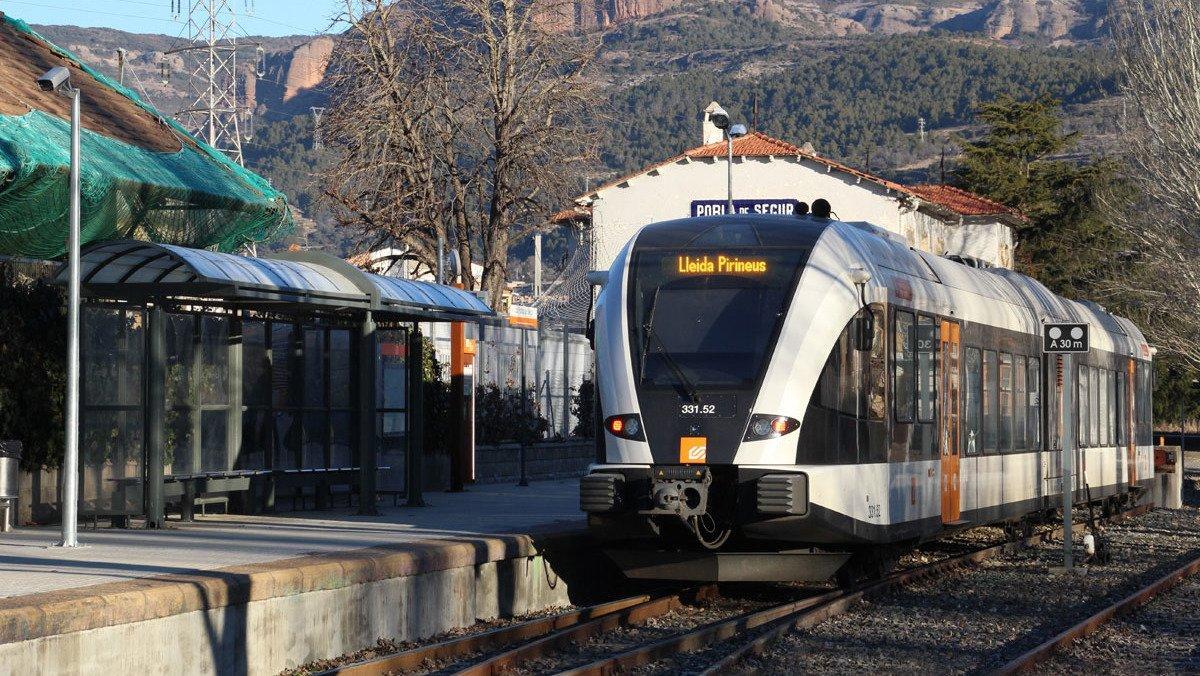 Imagen de archivo de un tren de los Ferrocarrils de la Generalitat de Catalunya del servicio Lleida-La Pobla de Segur.