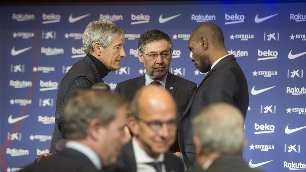 Setién, Bartomeu y Abidal, en la presentación del cántabro en el Camp Nou. Setién, Bartomeu y Abidal, en la presentación del cántabro en el Camp Nou.