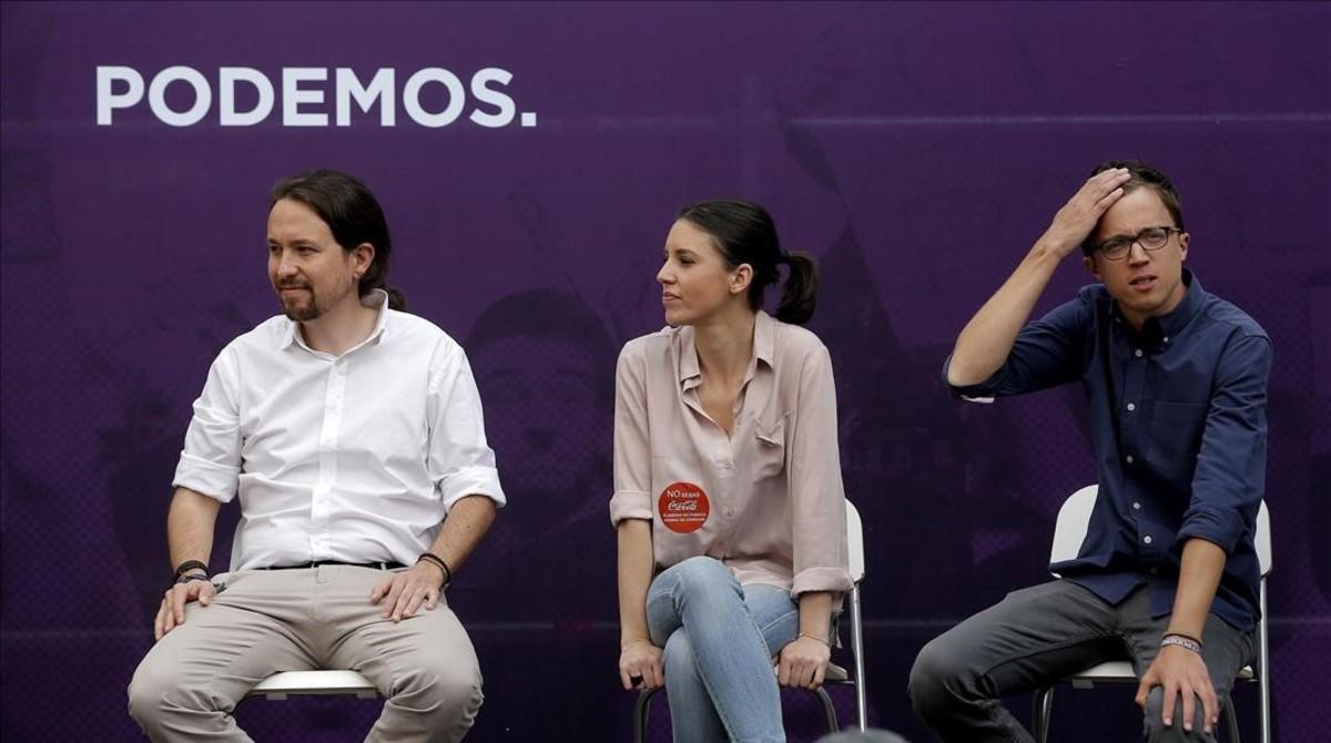Pablo Iglesias, Irene Montero e Íñigo Errejón en el mítin Madrid se levante, en la plaza del Museo Reina Sofía. 