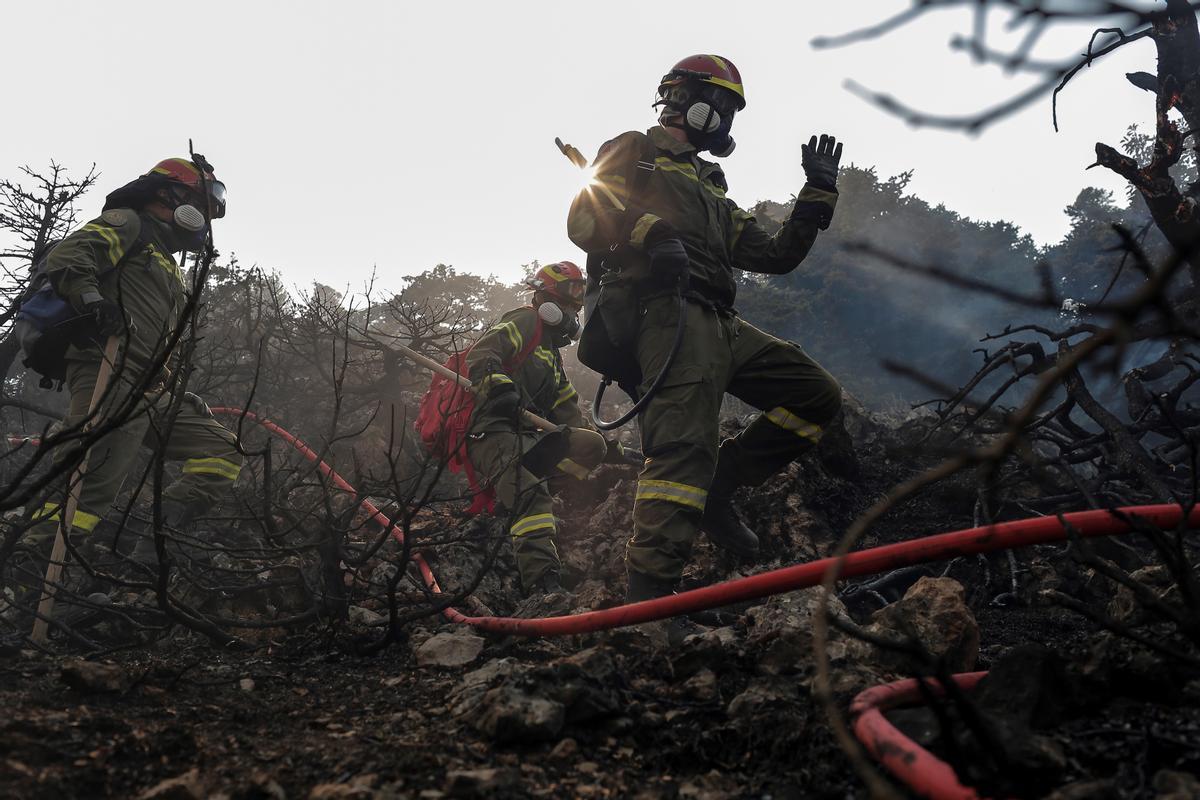 Els incendis arrasen superfícies rècord a Grècia, Turquia se salva per la pluja