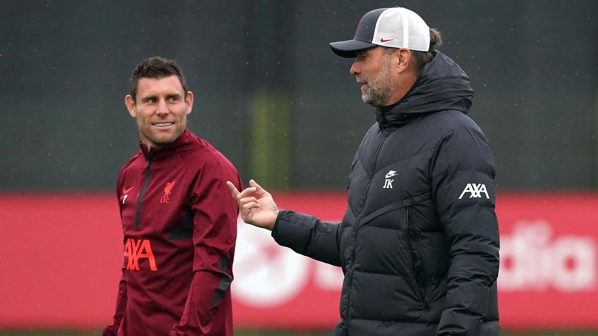 Liverpool’s manager Jurgen Klopp (R) speaks with James Milner Liverpool’s manager Jurgen Klopp (R) speaks with James Milner