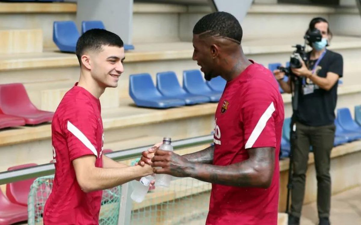 Pedri junto a Emerson, en la ciudad deportivoa Pedri junto a Emerson, en la ciudad deportivoa