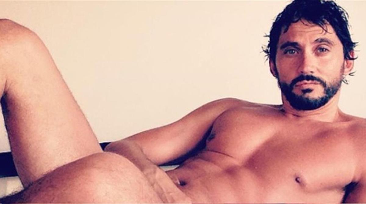 Paco León se desnuda en Instagram para celebrar que ha alcanzado 500.000 seguidores.