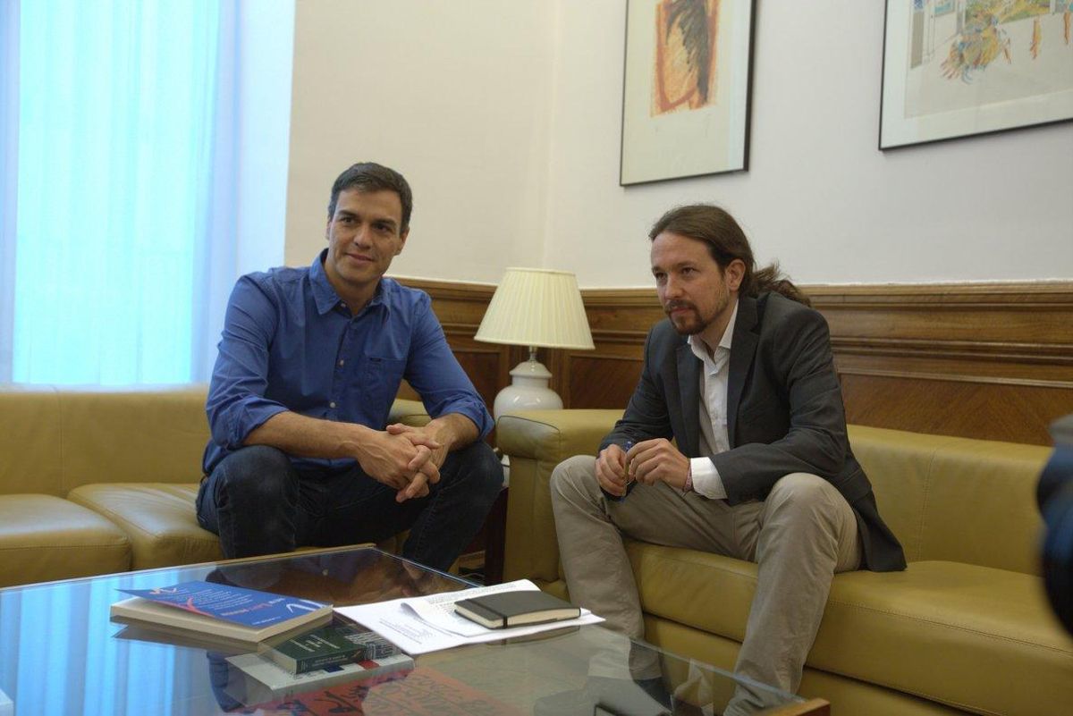 Sánchez e Iglesias, durante una reunión en el Congreso, en una imagen de archivo. Sánchez e Iglesias, durante una reunión en el Congreso, en una imagen de archivo.