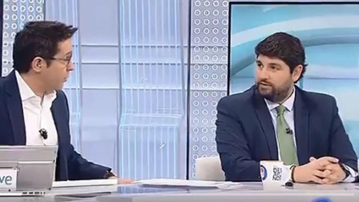 El presidente de Murcia, derecha, durante la entrevista en TVE. El presidente de Murcia, derecha, durante la entrevista en TVE.