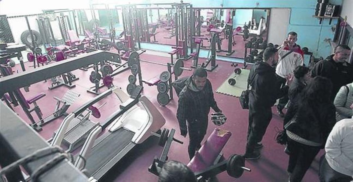 Gimnasio de la localidad de Valls registrado por los Mossos ayer. Gimnasio de la localidad de Valls registrado por los Mossos ayer.