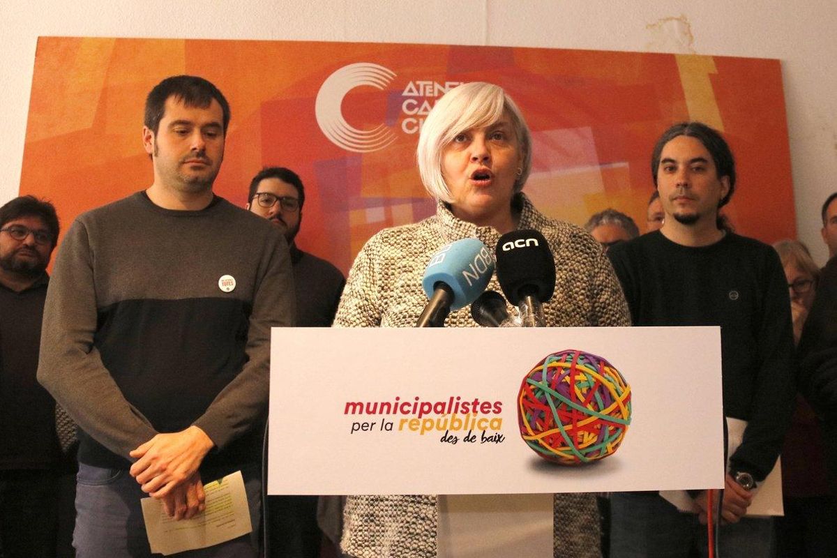 Carles Escolà (Guanyem Cerdanyola), Dolors Sabater (Guanyem Badalona) y José M. Osuna (Decidim Ripollet), durante la presentación del nuevo espacio político municipalista. Carles Escolà (Guanyem Cerdanyola), Dolors Sabater (Guanyem Badalona) y José M. Osuna (Decidim Ripollet), durante la presentación del nuevo espacio político municipalista.