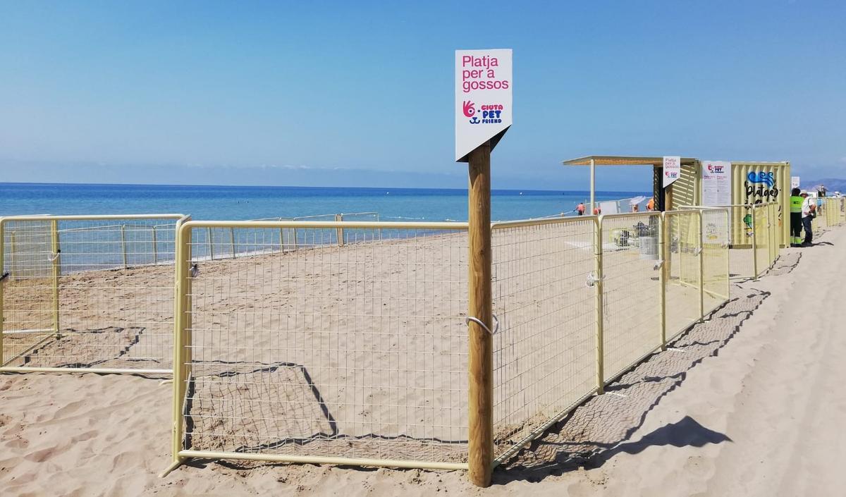 Gavà estrena la primera playa para perros del Delta del Llobregat