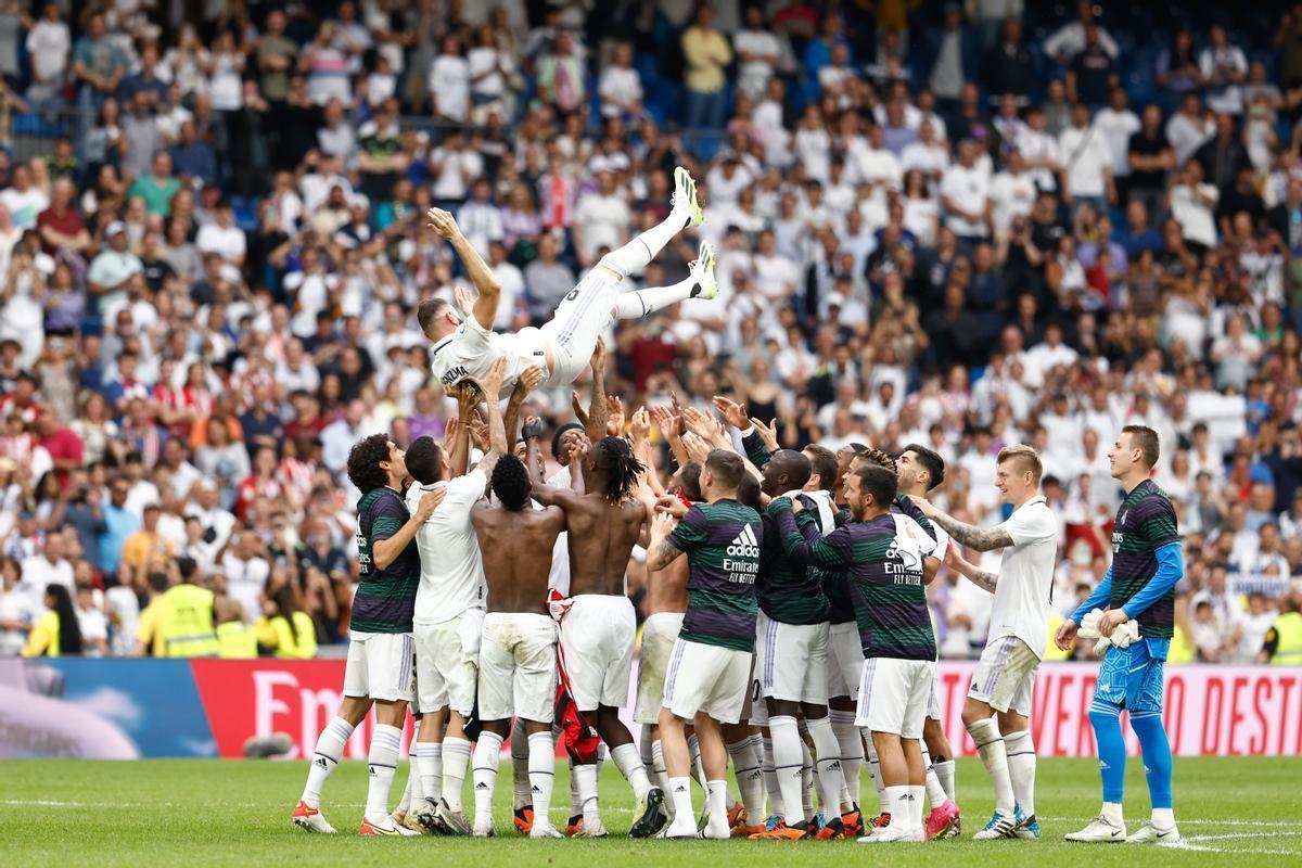 Benzema va mentir als seus companys i el Madrid l’acomiada d’amagat