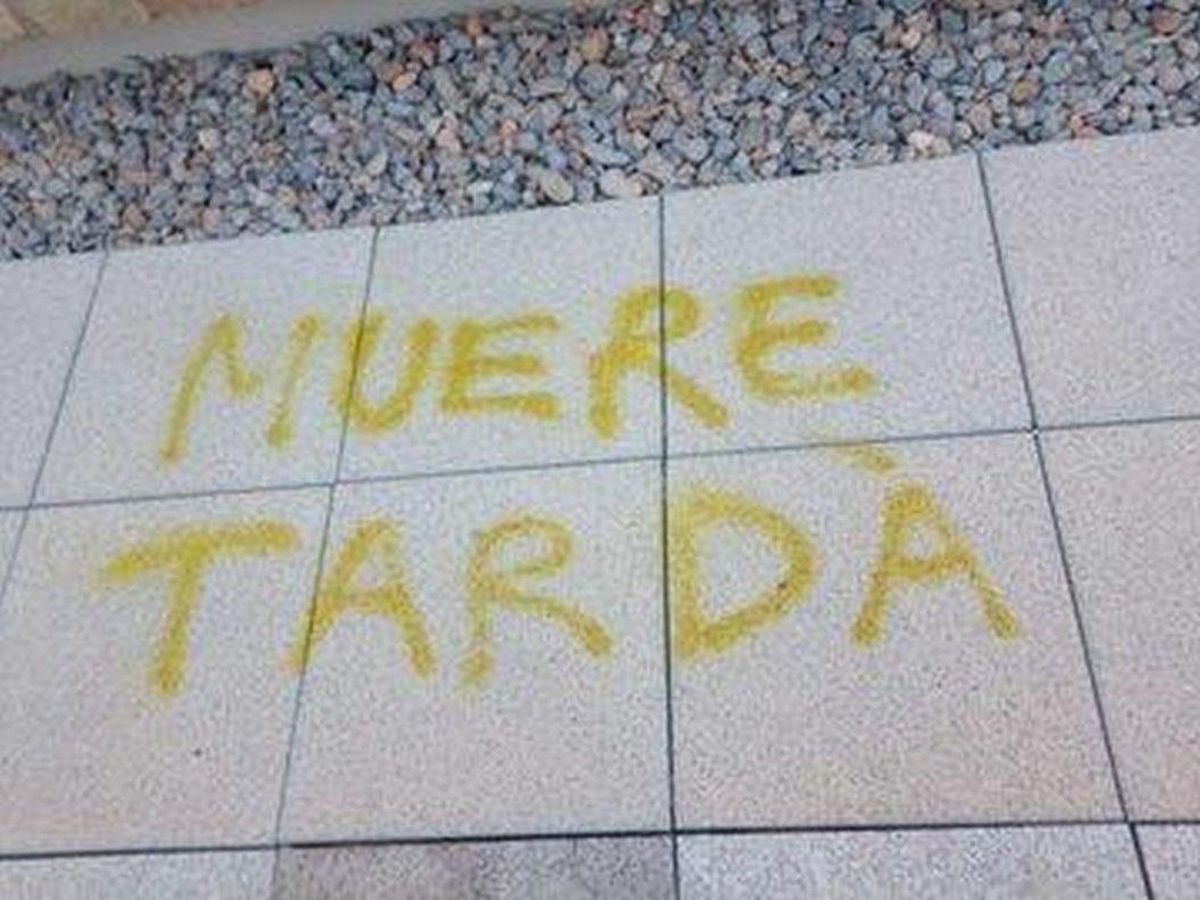 Una de las pintadas contra Tardà en la Universitat de València. Una de las pintadas contra Tardà en la Universitat de València.
