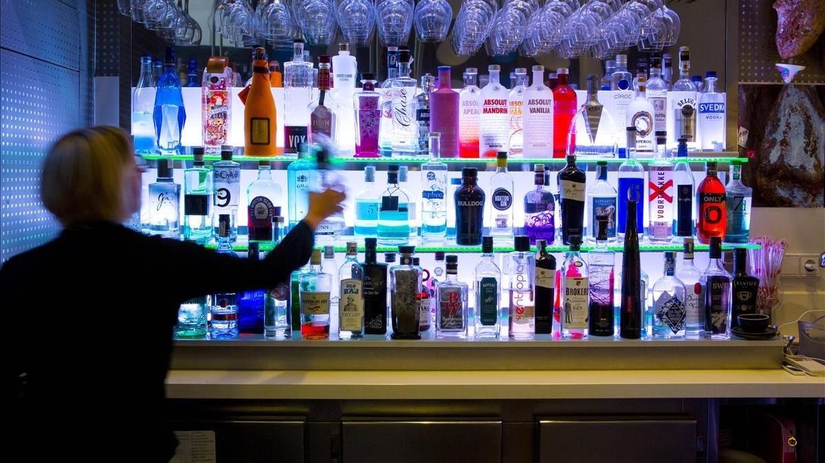 Botellas de licores en un bar de Barcelona. Botellas de licores en un bar de Barcelona.