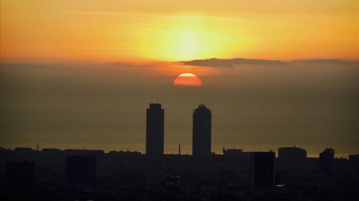 Amanecer en Barcelona. Amanecer en Barcelona.