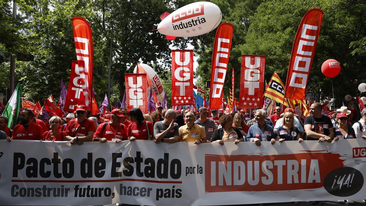 Manifestación por la industria en Madrid convocada por CCOO y UGT.