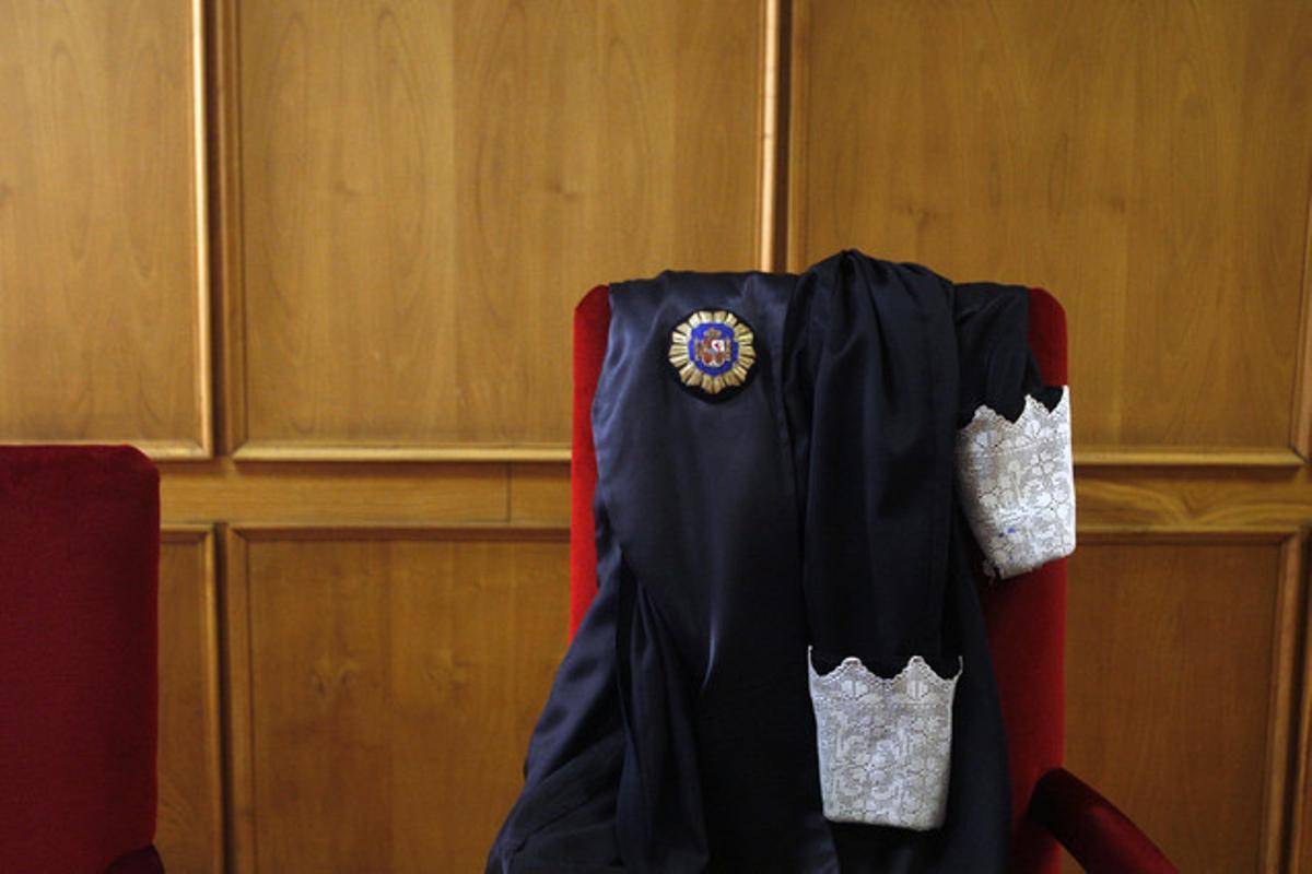 La toga d’un magistrat, als jutjats de plaça de Castilla de Madrid.