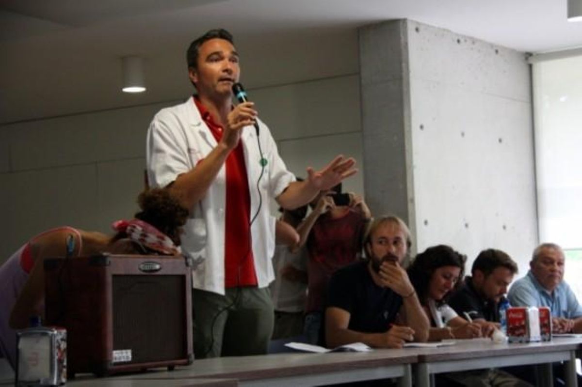 El portavoz de la Junta de Personal del Hospital de Bellvitge, Ramon Montoya, abre la asamblea El portavoz de la Junta de Personal del Hospital de Bellvitge, Ramon Montoya, abre la asamblea