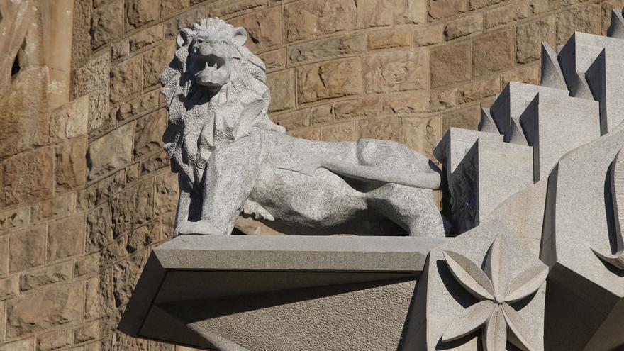 El Leon De La Discordia Ya Ruge En La Sagrada Familia