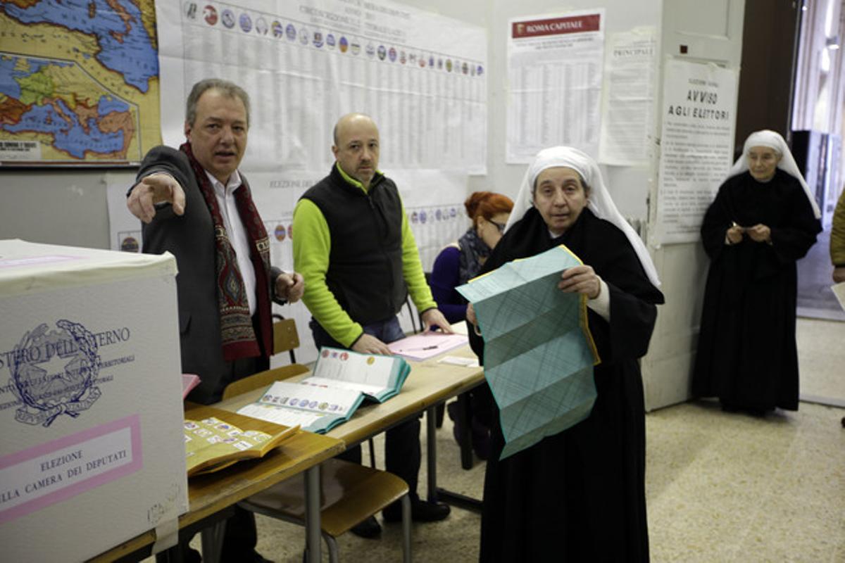 Un colegio electoral de Roma ya ha abierto las urnas.
