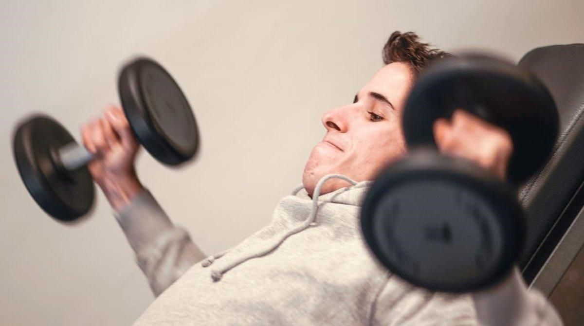 Àlex Márquez, en su último sesión de gimnasio, en Cervera (Lleida), antes de viajar ayer hacia Kuala Lumpur (Malasia). Àlex Márquez, en su último sesión de gimnasio, en Cervera (Lleida), antes de viajar ayer hacia Kuala Lumpur (Malasia).