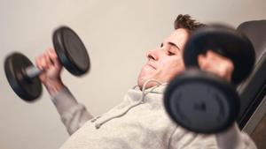 Àlex Márquez, en su último sesión de gimnasio, en Cervera (Lleida), antes de viajar ayer hacia Kuala Lumpur (Malasia).