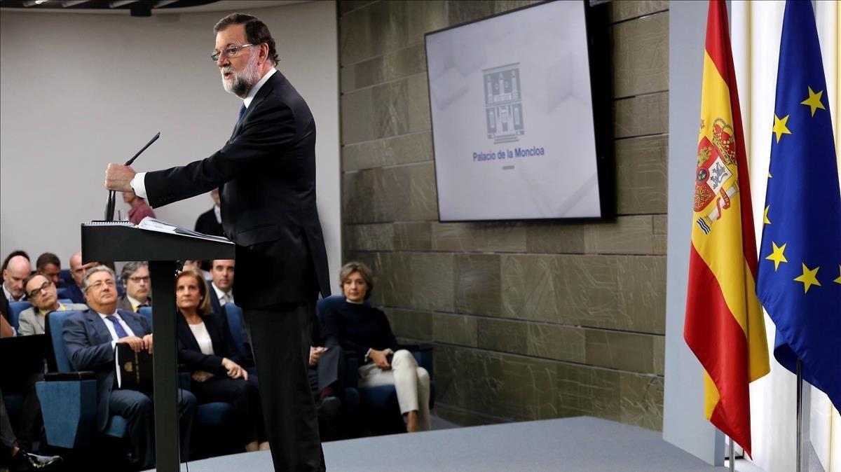Declaración institucional de Mariano Rajoy tras la reunión extraordinaria del Consejo de ministros. Declaración institucional de Mariano Rajoy tras la reunión extraordinaria del Consejo de ministros.