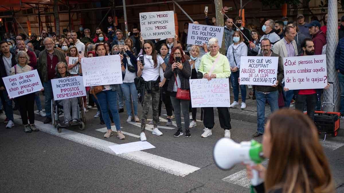 Protesta contra las subidas del precio de la luz ante la Subdelegación del Gobierno en Barcelona. Protesta contra las subidas del precio de la luz ante la Subdelegación del Gobierno en Barcelona.