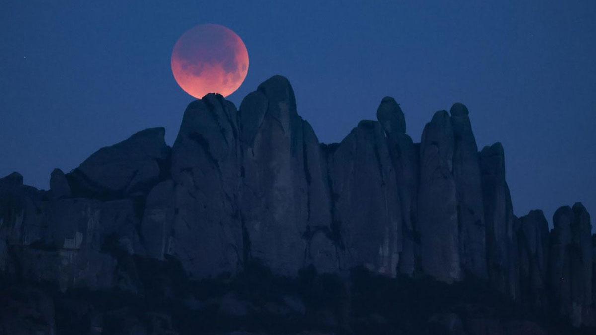 Fotos Eclipse Lunar La Luna De Sangre Cubre Catalunya 8842