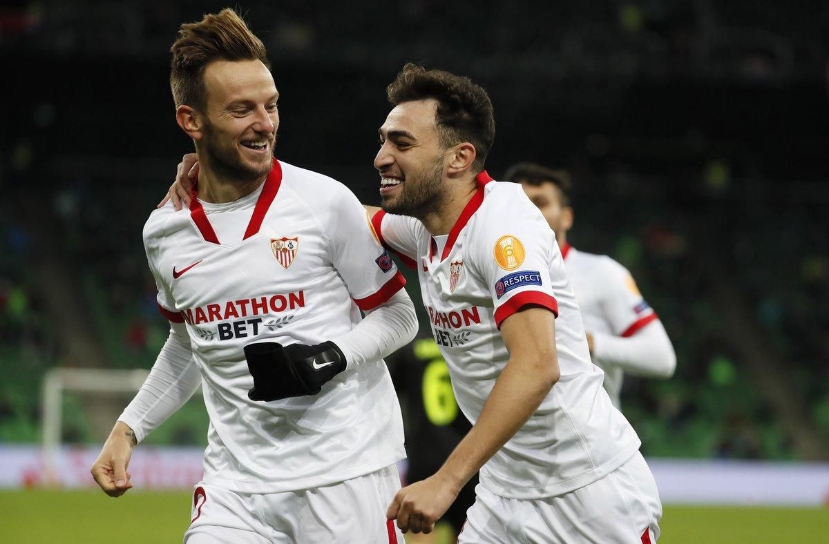Rakitic (i) y Munir celebran uno de los goles del Sevilla en Krasnodar. Rakitic (i) y Munir celebran uno de los goles del Sevilla en Krasnodar.