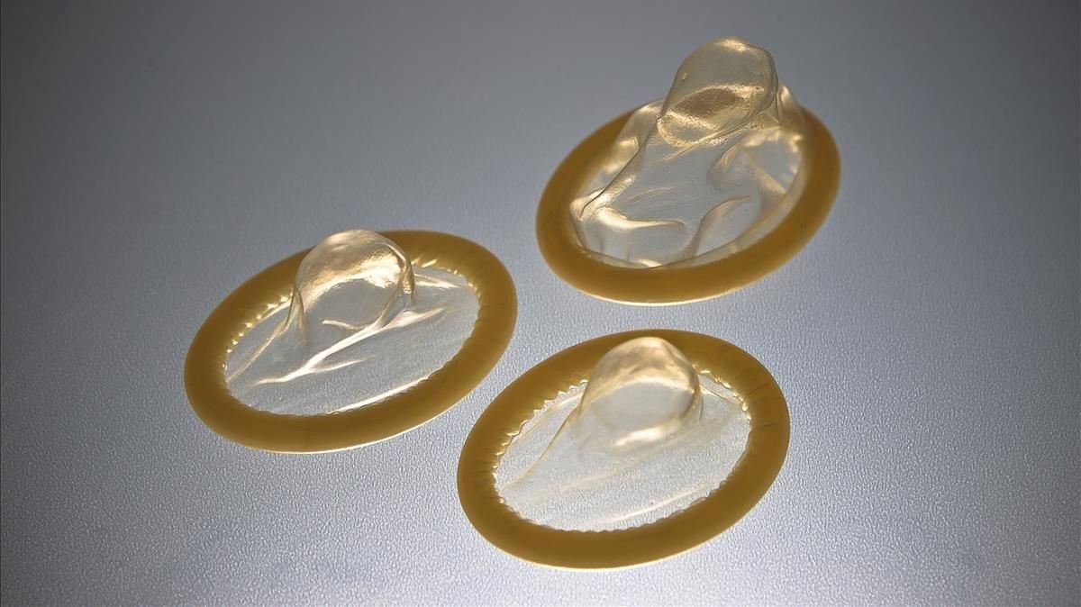 Tres preservativos. Tres preservativos.